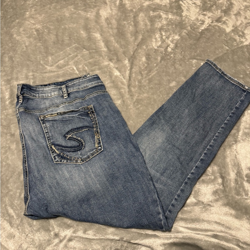 Silver Jeans Blue Boyfriend Jeans with Distinctive Stitching